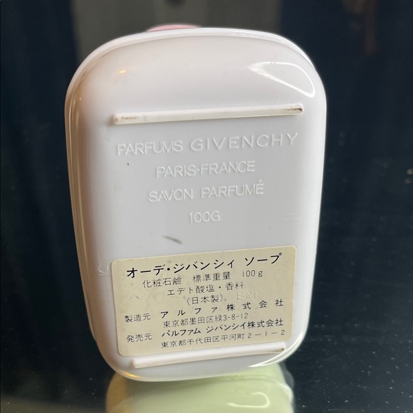 Givenchy Perfumed Travel Soap Bar in Travel Case - Picture 2 of 3